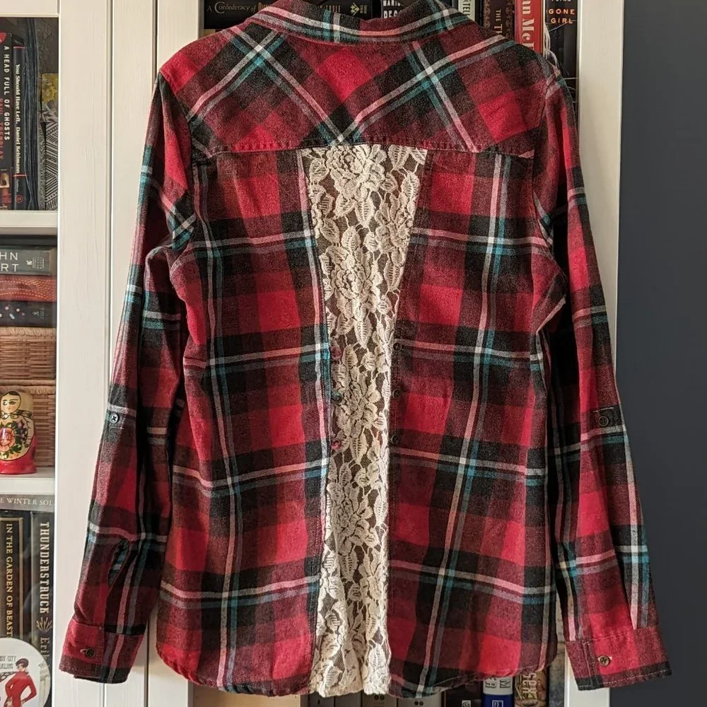 Lightweight Plaid Flannel with Back Lace Panel // Size L // Taylor & Sage - Picture 5 of 10